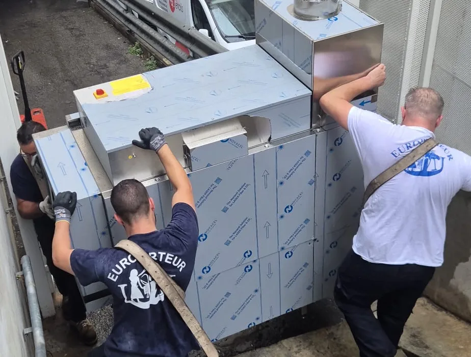 Portage d'une cuisine industrielle par Europorteur