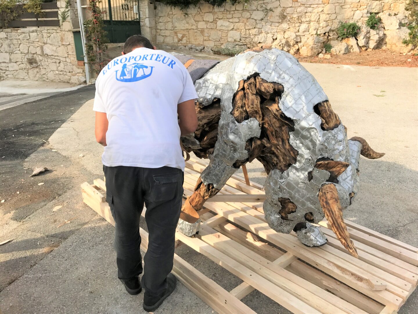 You are currently viewing Manutention d’Œuvres d’Art à Cassis : Sécurité & Expertise Locale