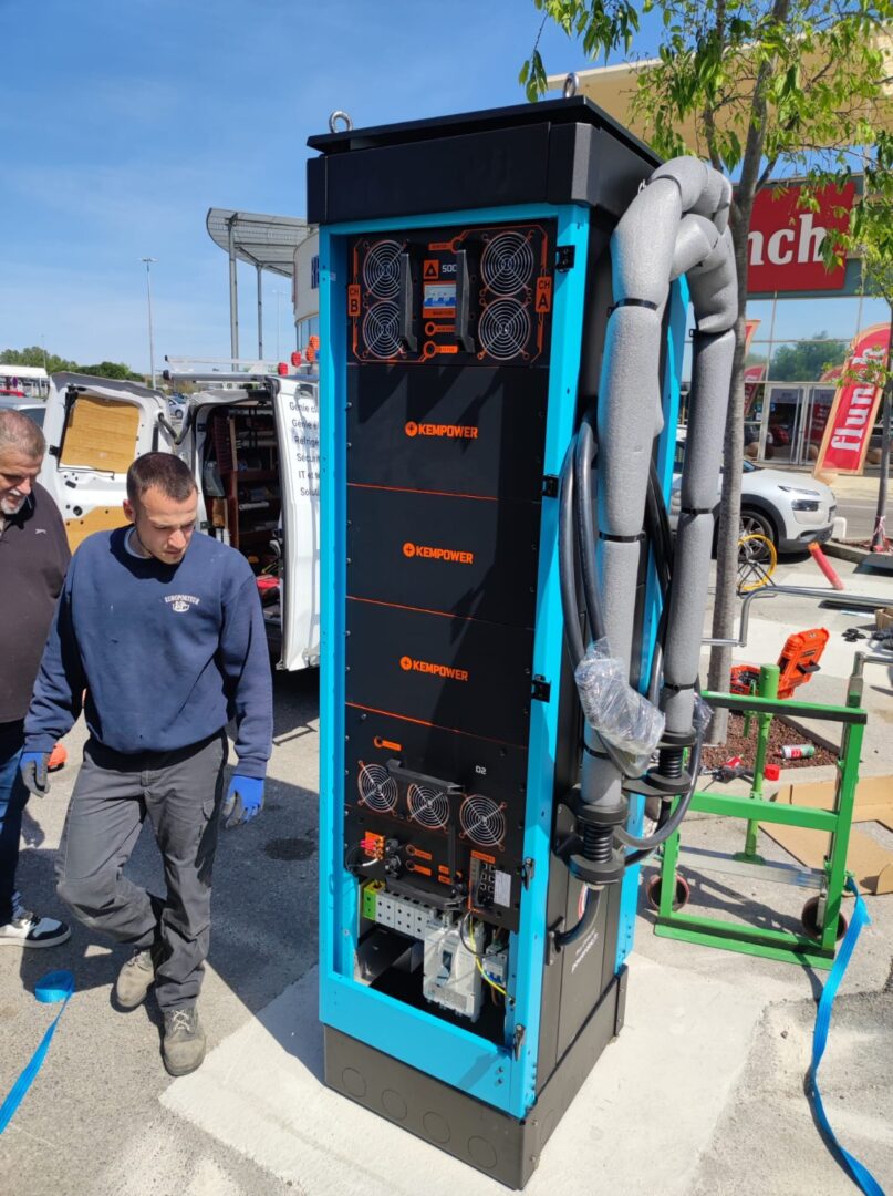 Lire la suite à propos de l’article Transport, Manutention et Stockage Temporaire de Bornes de Recharge Électrique en PACA