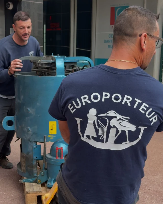Mise au rebut de moteur d’ascenseur à Marseille 💪🏼

#manutention #marseille #europorteur #moteur #ascenceur #europorteur #europorteurdemenagement
